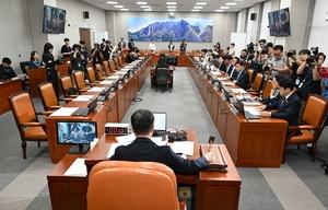 [헤럴드pic] 회의를 주재하는 한병도 위원장