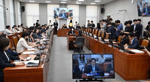 ‘이진숙 제명촉구 결의안’ 與 주도 통과…국힘은 불참